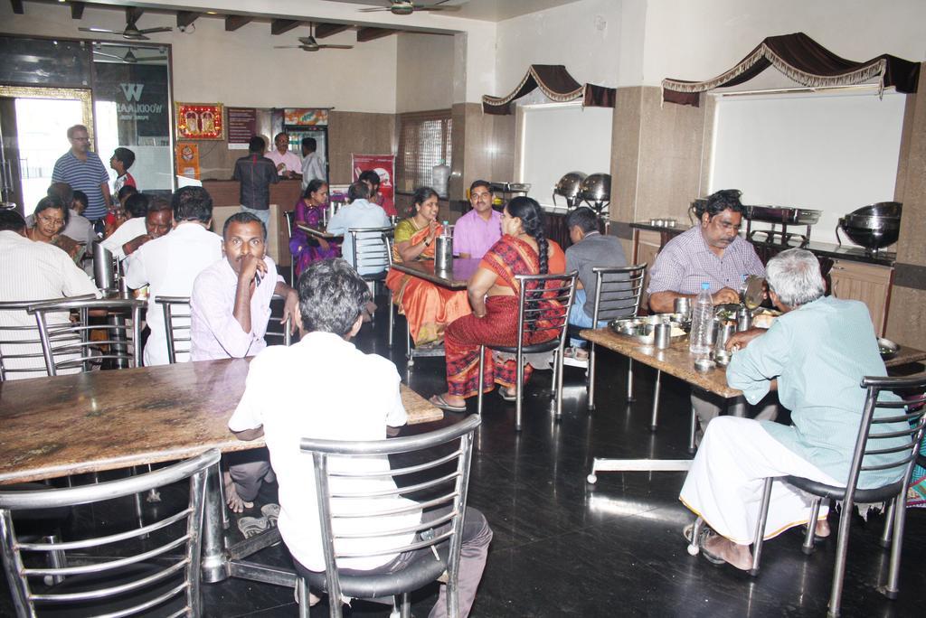 Sivamurugan Hotel Kumbakonam Exterior photo