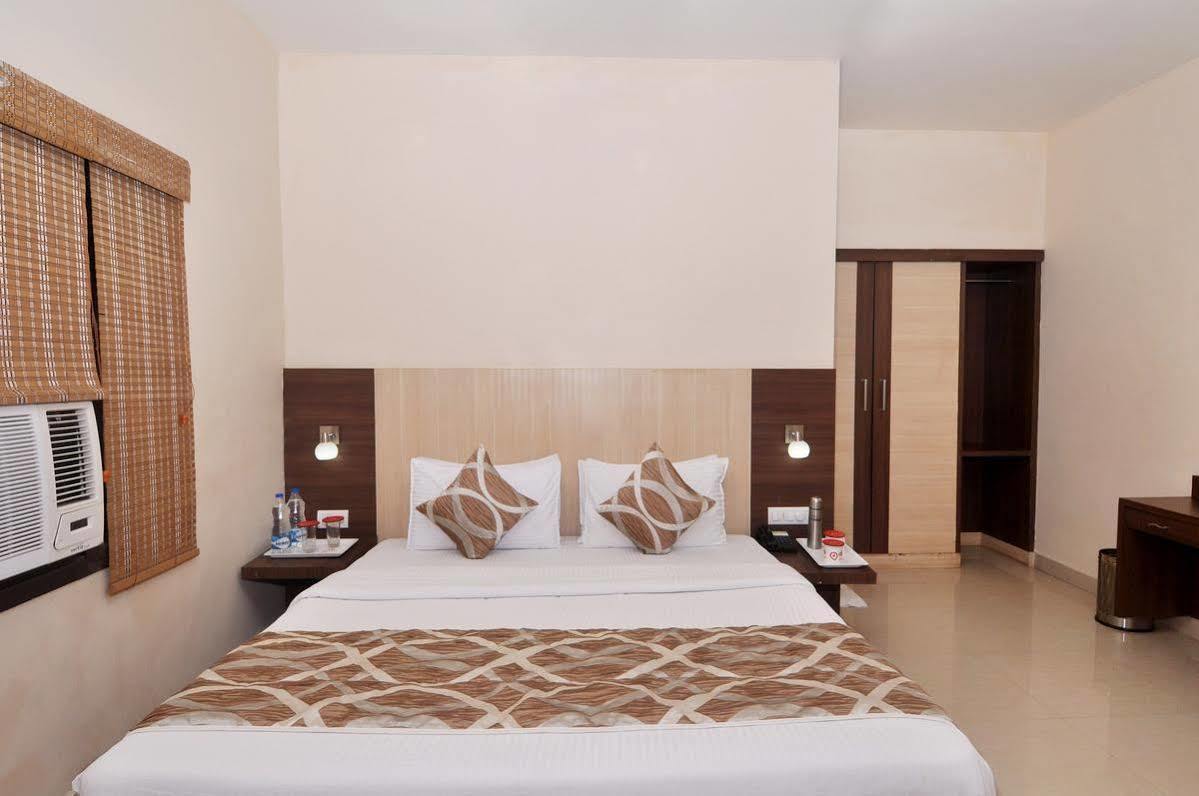 Sivamurugan Hotel Kumbakonam Exterior photo