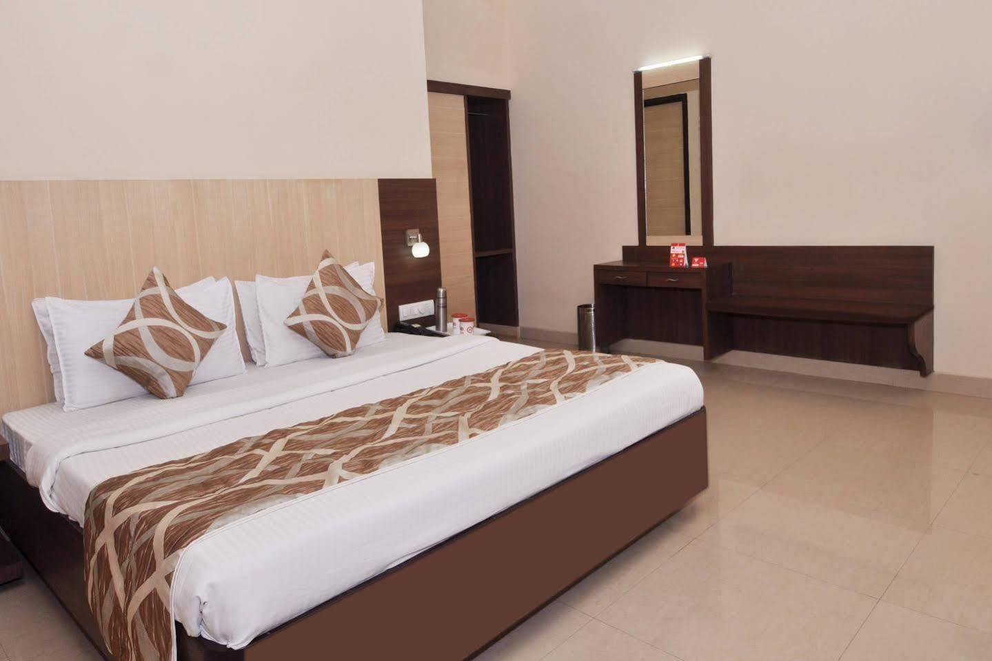 Sivamurugan Hotel Kumbakonam Exterior photo