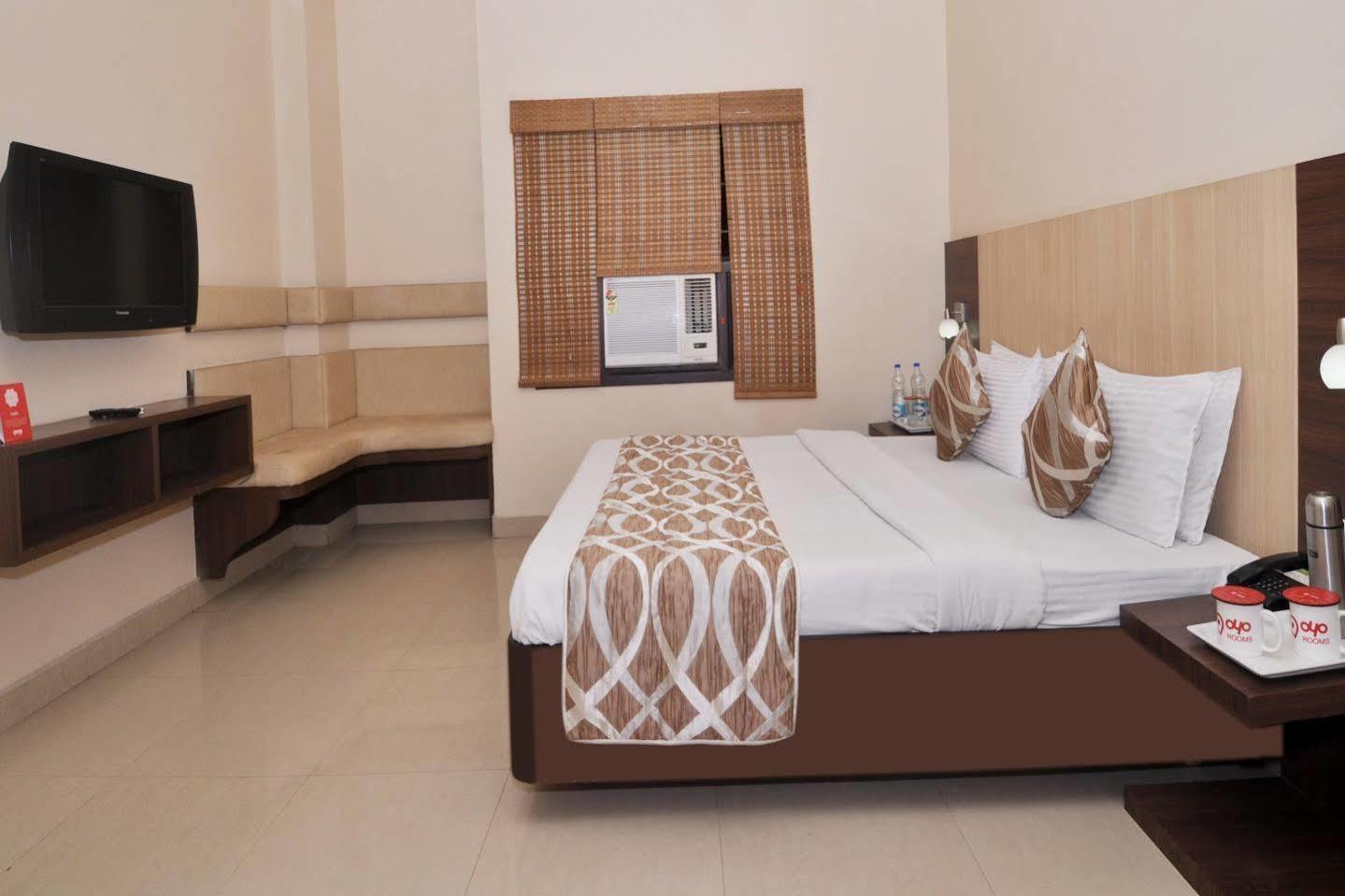 Sivamurugan Hotel Kumbakonam Exterior photo