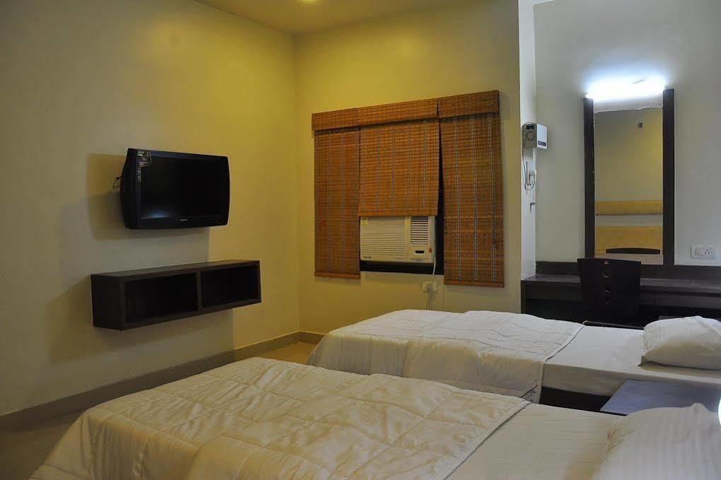 Sivamurugan Hotel Kumbakonam Exterior photo